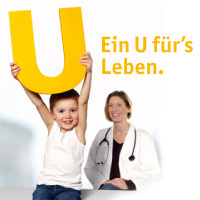 Kinderärztin und ein Kind bei einer U-Untersuchung