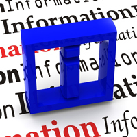 Informationszeichen auf einer gedruckten Seite mit vielen Schriftzügen "Information"
