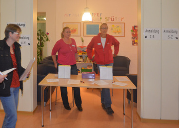 Gruppenbild am Anmeldungstisch