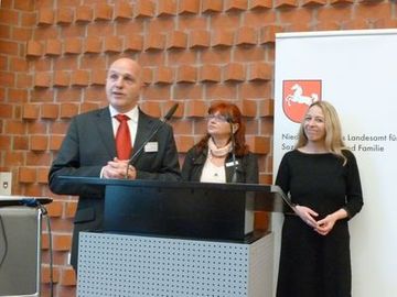 Redner am Lesepult