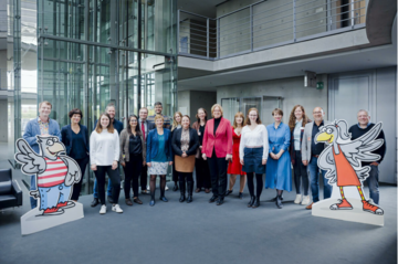 Bundestagspräsidentin Bärbel Bas, SPD, MdB, beim Vernetzungstreffen der Kinderkommission des Deutschen Bundestages mit den Kinderkommissionen und Kinderbeauftragten der Länder. Gruppenfoto