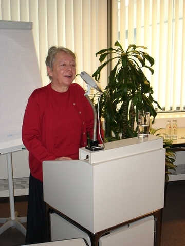 Christina Heide (VHS Wilhelmshaven) stellte ein Ausbildungskonzept für Integrationshelfer/innen vor