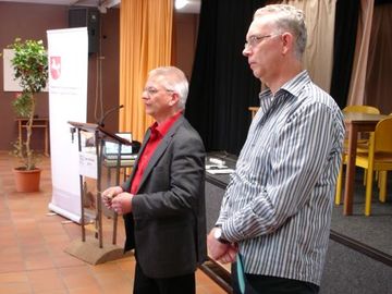 Erich Schlüter (LS) und Anselm Bajus (LS) moderieren die traditionelle Fragerunde.