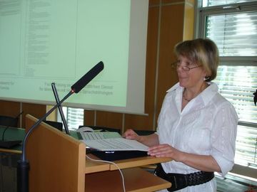 Gabriele Kuptz (Landkreis Verden) stellt die Adaption des Beobachtungsbogens BEK für Berichte aus Kindergärten vor.