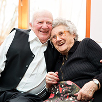 Zwei glückliche Senioren